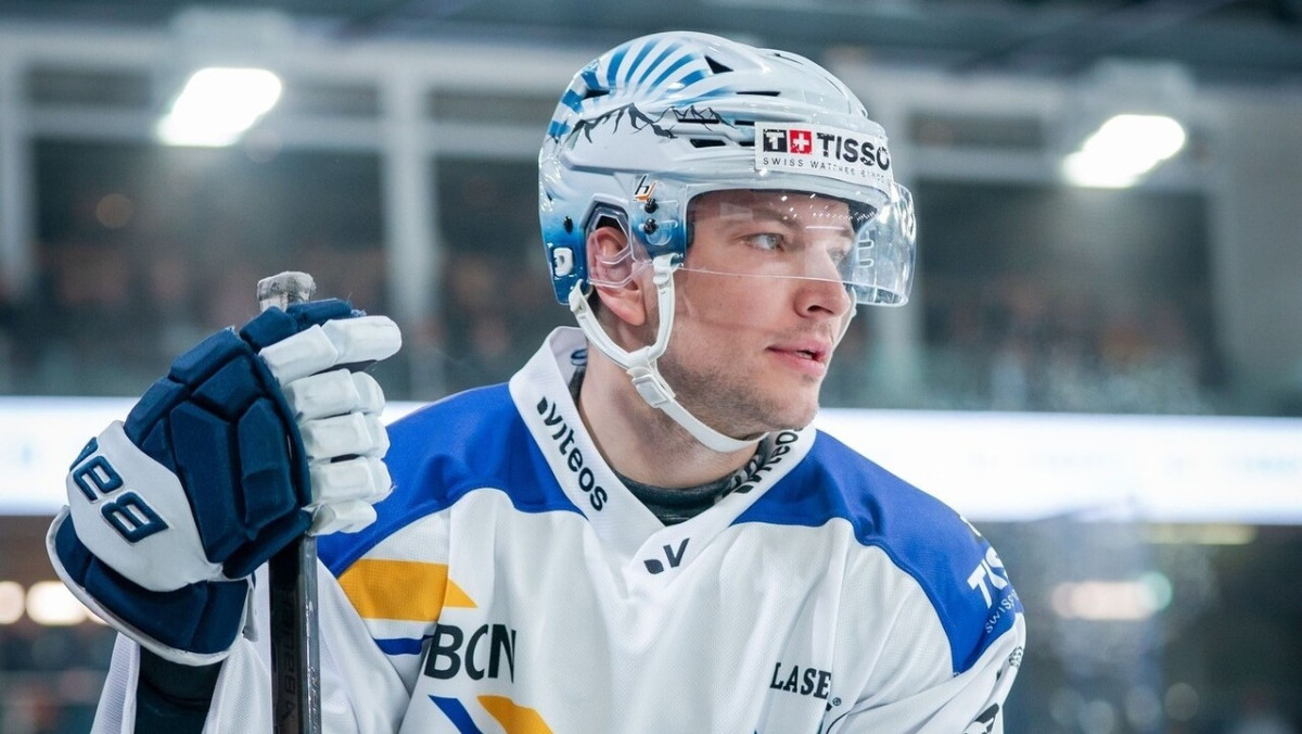 casque top scorer tissot porté en match — toms andersons — hc la chaux de fonds 2025/2026 casque top scorer tissot porté en match — toms andersons — hc la chaux de fonds 2025/2026